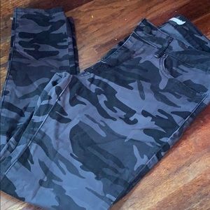 Black camo jeans